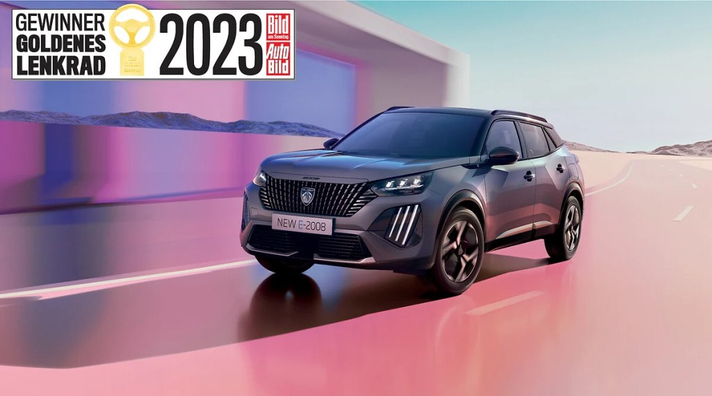 Peugeot E-2008: la compatta che convince recentemente insignita del premio “Volante d’Oro”