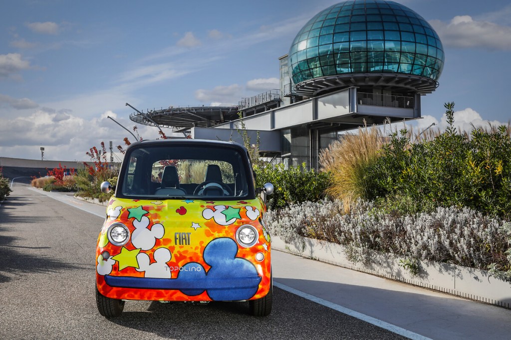 “Topolino incontra Topolino”. Le piccole Fiat decorate con la collaborazione di&nbsp;Disney